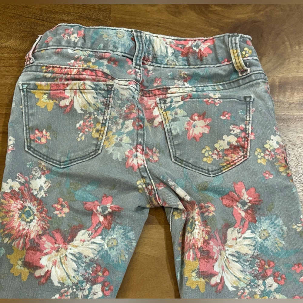 GAP Girl's Grey & Pink Floral Print Skinny Jeans. Size 5 - Picture 7 of 7